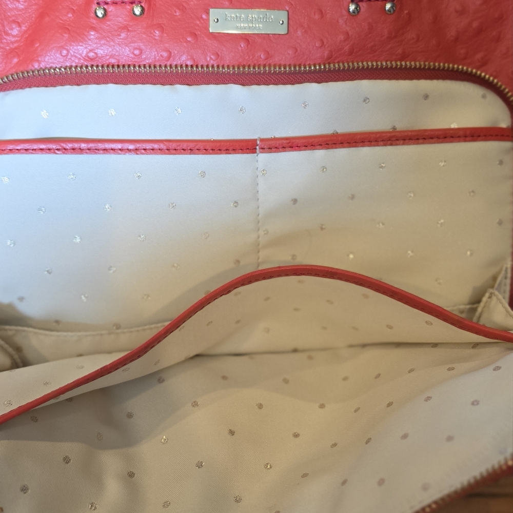 Kate Spade New York - Coral Padded Laptop  with Cream Interior and Gold Hardware - Picture 2 of 8